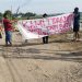JALAN SEPERTI KUBANGAN KERBAU! Warga Ujunggebang Ngamuk, Tanam Pisang dan Dirikan “Kuburan” di Jalan Rusak 15 Tahun Tak Disentuh