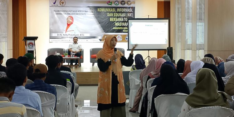 Anggota Komisi lX DPR RI Sosialisasi Komunikasi Informasi dan Edukasi di Indramayu 