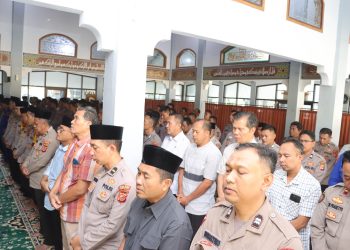 Polres Indramayu, Gelar Sholat Ghoib untuk Almarhum Kasat Binmas