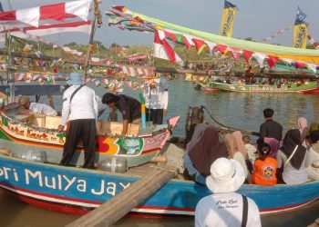 Ratusan Perahu Nelayan Ramaikan Acara Sedekah Laut Di Desa Tawangsari