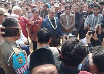 Masyarakat Sepanjang Kecamatan Losari Sambut Bupati dan Wakil Bupati Cirebon Di Acara Mudun Bareng di Desa Tawangsari