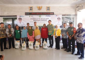 Pemkab Indramayu dan Bulog Salurkan Cadangan Pangan 
