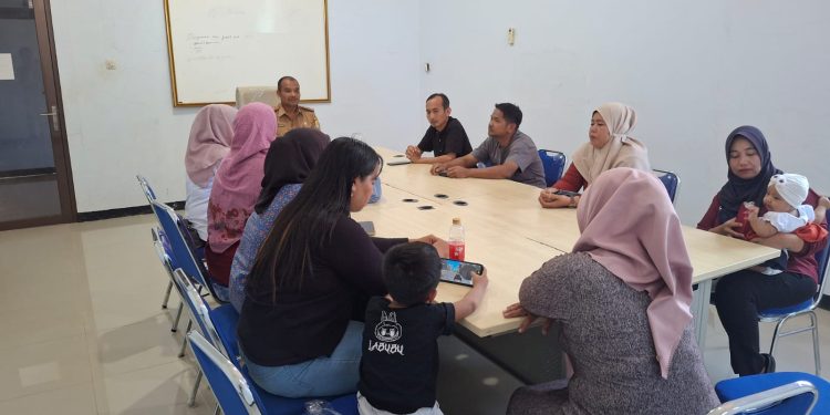Pemdes Jatipancur Bersama Pendamping PKH dan TKSK Edukasi Program Bansos