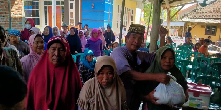 Dimilad ke 4 Global Expose TV Tebar Seratus Sembako Untuk Lansia, Sukadi Sayangkan Ketidakhadiran Kuwu Jatianom 