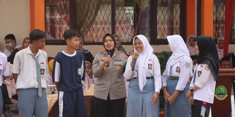 Gelar Police Go To School, Kapolresta Cirebon Beri Binluh Siswa SMA Negeri 1 Pabedilan