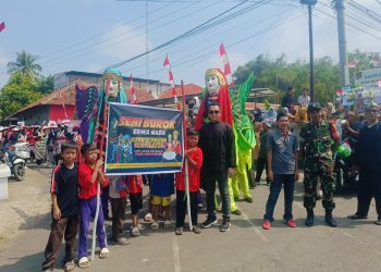 Tumplek! Ribuan Masyarakat Antusias Menyaksikan Pagelaran Seni Budaya Lemahabang 2025