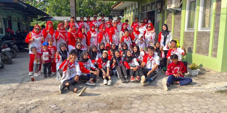 Pemdes Babakan Losari antusias Serta Kompak Ikuti Acara Jalan Sehat di Kecamatan Pabedilan 