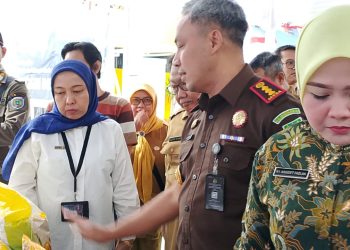 Ringankan Beban Warga, Kejari Indramayu Gelar Pasar Murah