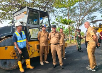 Wabup Tinjau Perbaikan Jalan Kedokan Bunder – Krangkeng