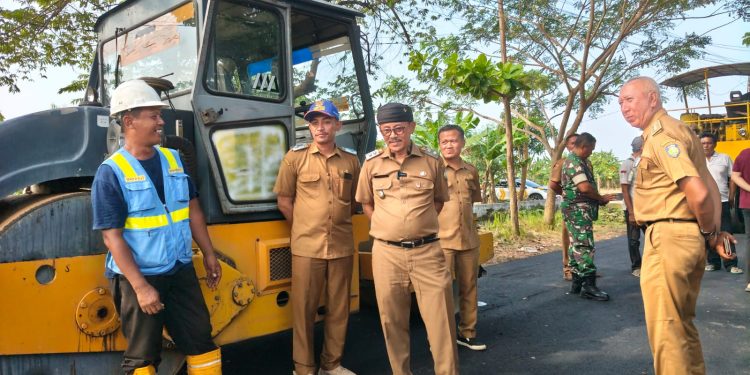 Wabup Tinjau Perbaikan Jalan Kedokan Bunder – Krangkeng