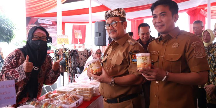 Bupati Cirebon Apresiasi Kegiatan Bazar Murah Kejari Cirebon