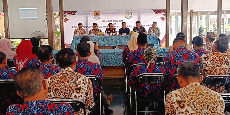 Forum Kuwu di Lima Kecamatan di Cirebon Timur Teken MoU Dengan Kejari Kabupaten Cirebon