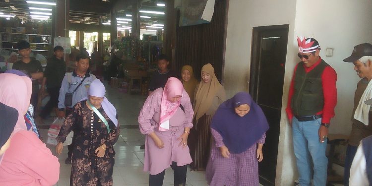Pengurus Pasar Modern Losari Meriahkan HUT RI ke 80 Dengan Berbagai Lomba Bersama Pedagang 