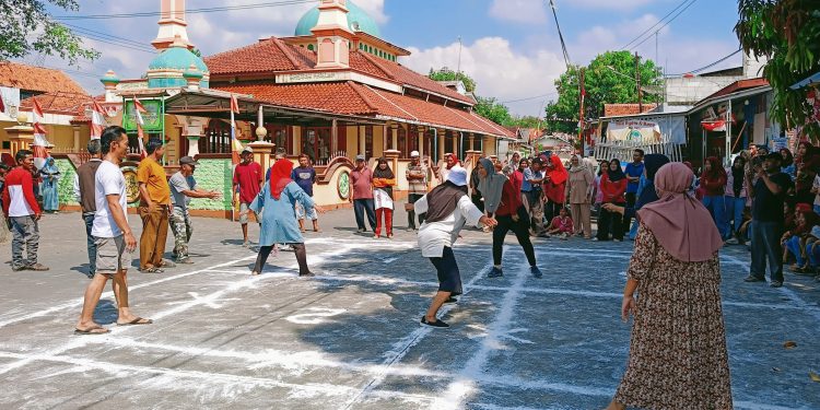Peringati HUT RI Ke 80, Pemdes Karangmangu Angkat Nuansa Tempo Dulu