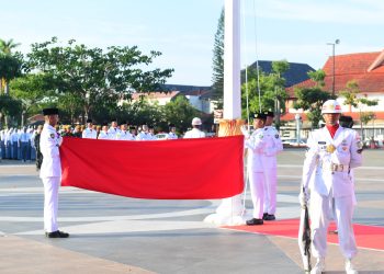 Wabup Syaefudin Pimpin Upacara Penurunan Bendera HUT ke-80 