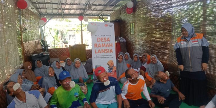 Puluhan Lansia Binaan Rumah Zakat Rayakan HUT Kemerdekaan RI