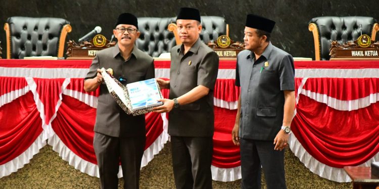 Bupati Indramayu Sampaikan Nota Penjelasan Perubahan APBD 2025