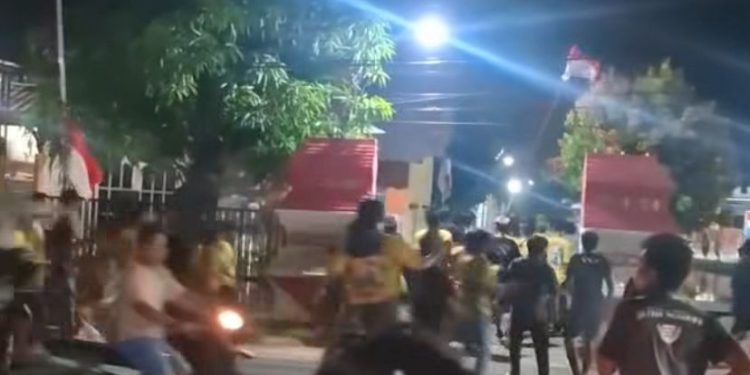 Terjadi Saat Arak-arakan Hari Kemerdekaan, Bentrokan Warga Antar Blok di Desa Tambi Indramayu