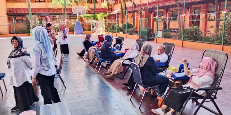 SMAN SASI Donor Darah, Humas: Setetes Darah Bisa Menyelamatkan Orang Lain yang Membutuhkan