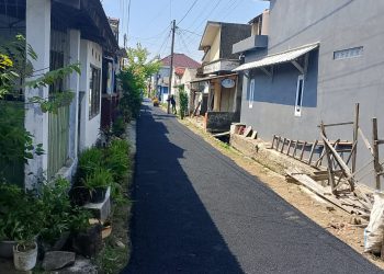 Pastikan Tidak Adalagi Lubang Dijalan Lingkungan RW 11 Desa Arjawinangun 