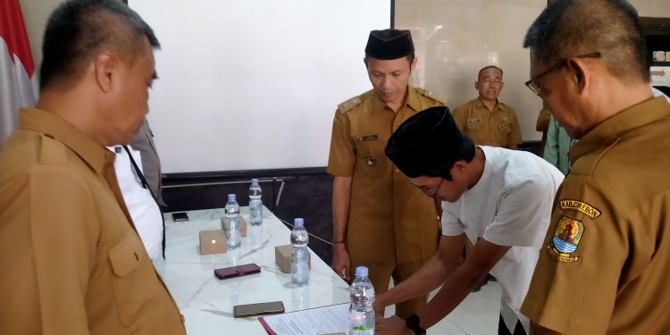 Kuwu Desa Trusmi Wetan Lantik dan Rotasi Perangkat Desanya, Anidi Kuwu Trusmi Wetan: Jaga Manah dan Tetap Bersinergi