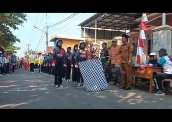 Pemdes Sumber Kidul Sambut Peserta Jalan Sehat Dengan Semarak