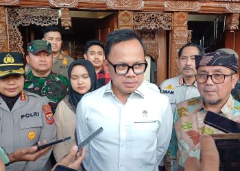 Wamendagri Tinjau Gedung DPRD Cirebon yang Rusak, Tekankan Dialog dan Efisiensi Anggaran