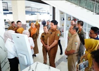Bupati Lucky Hakim Wajibkan SKPD Publikasi Layanan Publik