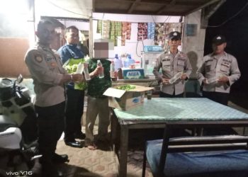 Polsek Jajaran Polres Indramayu Gelar KRYD, Polisi Amankan Puluhan Botol Ciu