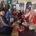 Kaum Ibu Desa Danawinangun Guyub Saling Bantu Kelancaran Pesta Adat Nyai Mas Endang Geulis