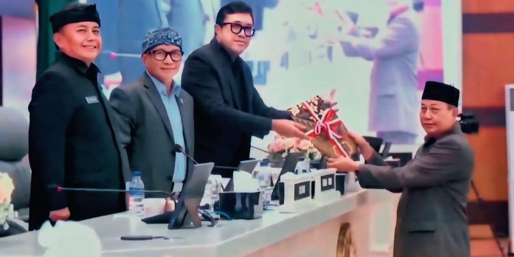 Tok! Jadi Pembahasan Tercepat, DPRD Jabar Setujui CPDOB Cirebon Timur