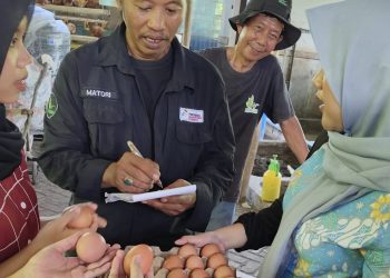 Bank Sampah Wiralodra Balongan Inisiasi Barter Telur dengan Sampah dan Minyak Jelantah  