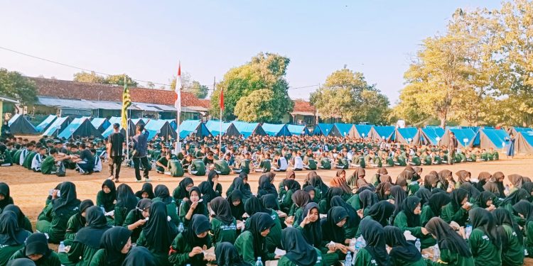 SMK Muhammadiyah Lemahabang Gelar Pelantikan LDKS di Yonif R-321/Kostrad Galuh Taruna Majalengka