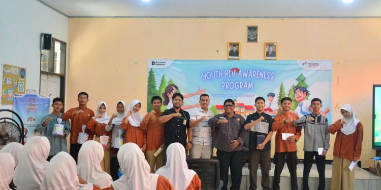 Kilang Balongan Gelar “Youth HIV Awareness Program” di SMKN Balongan