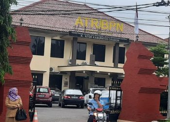 ATR/BPN Cirebon Diduga Jadi “Ladang Pungli” — Sertifikat Berlarut, Beres Kalau Ada Uang Pelicin!