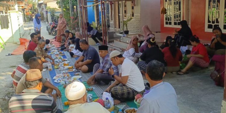 Jalan Gang Rampung Dikerjakan, Warga RW 04 Desa Rambatan Wetan Doa Bersama