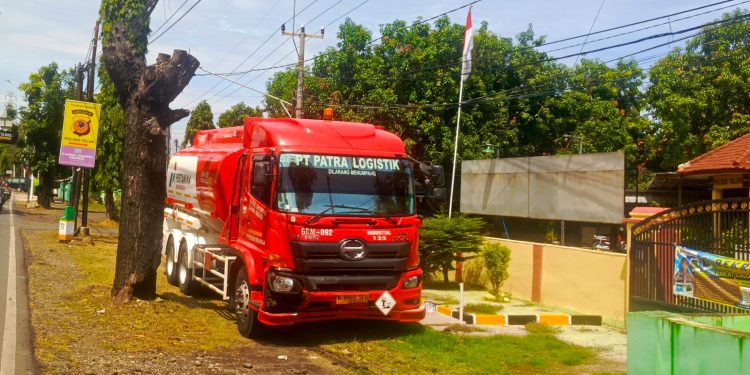 Kecelakaan Motor PCX Dengan Truk Tangki Pertamina di Cirebon, Pengendara Motor Tewas di Tempat