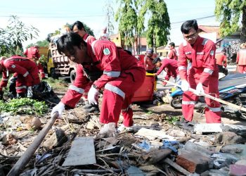 Sinergi Atasi Sampah, Kilang Balongan Bersama KLHK dan DLH Indramayu Gelar Aksi Bersih Sampah