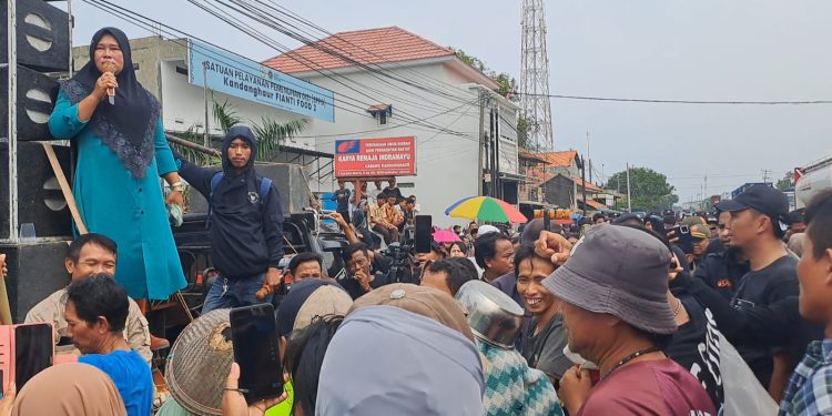 Warga Tuntut Janji Bupati Yang Hingga Saat Ini Belum Terpenuhi