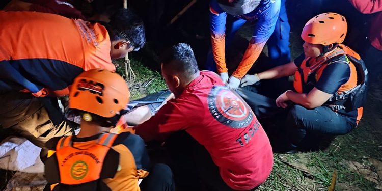 Tim Sar Gabungan Temukan Jenazah Dua Mahasiswa Terseret Arus di Bendung Karet Bangkir
