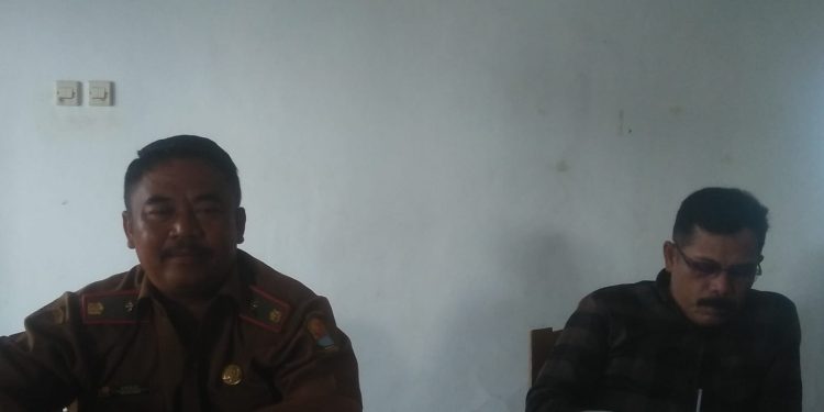 Pemdes Melakasari Minta Jalan Kabupaten Cirebon Yang Rusak Segera Diperbaiki
