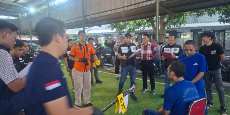 Polisi Gelar Rekonstruksi Kasus Pembunuhan Satu Keluarga di Paoman Indramayu