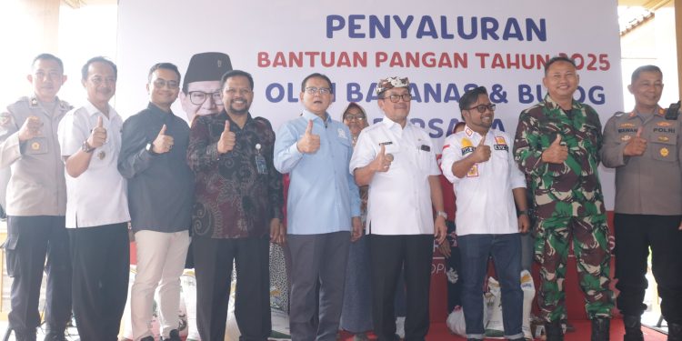 Bupati Imron Apresiasi Bantuan Pangan, Dorong Pengentasan Kemiskinan Lewat Penciptaan Lapangan Kerja