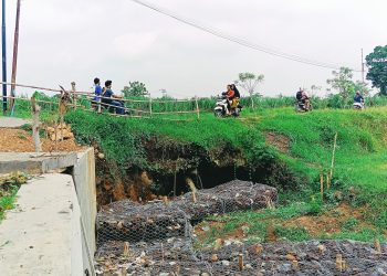 Meski Baru Selesai Di Rehabilitasi, Akses Jalan Penghubung Blender – Kaligawe Wetan Tetap Terancam Putus