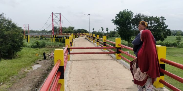 Heboh! Baru Tiga Bulan Diresmikan, ‎Jembatan Gantung Babakan Losari Ambla