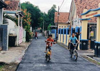 Pemdes Lemahabang Realisasikan Pengaspalan Jalan Desa