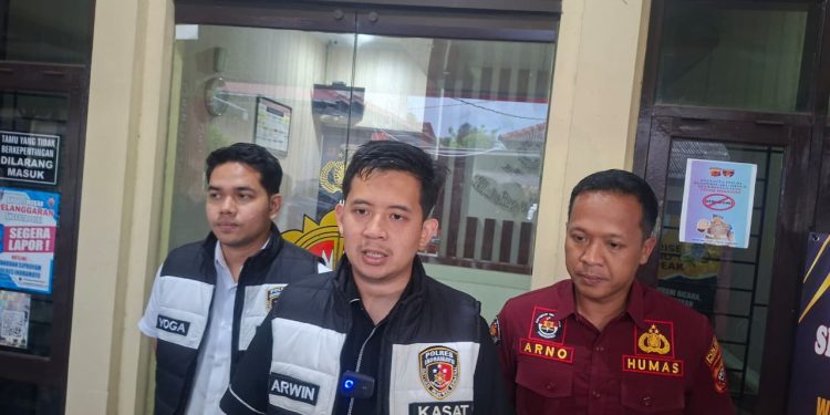 Tetangga Pembunuh Wanita di Desa Krangkeng Indramayu Ditangkap, BB Pisau Dapur Diamankan Polisi