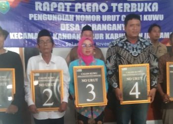 Pengundian Nomor Pada 5 calon kuwu di desa karanganyar . 