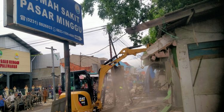 Puluhan Bangli di Daerah Irigasi Jamblang Kiri Pasar Minggu Palimanan Cirebon Ditertibkan