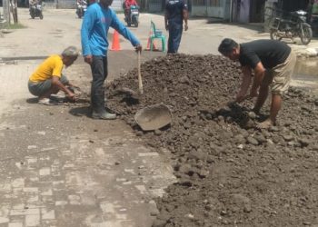 Pemkab Cirebon Diduga Tutup Mata Terkait Jalan Rusak di Pabedilan Kulon 